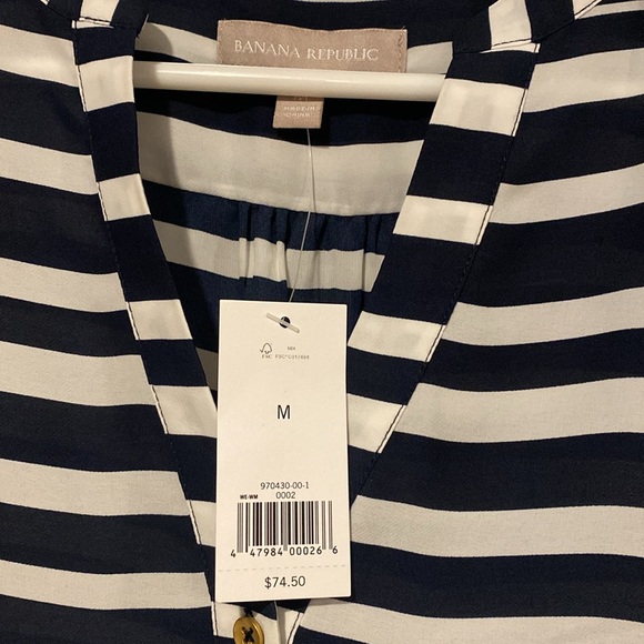 Banana Bundle - Three NWT Sleeveless Blouses, Size M - Picture 7 of 7